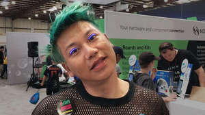 LED Fake Eyelashes Are The Wearable You Didn’t Know You Needed